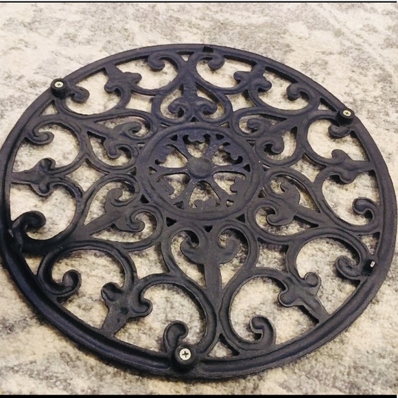 SLAH Cast Iron Garden Paver 15” Diameter EUC - Picture 4 of 5